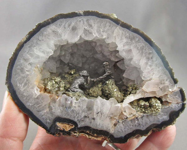 Large Crystal Geode with Pyrite 1pc B065-4