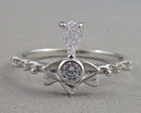 925 Sterling Silver CZ Ring Size 8 (Vintage) H132-12