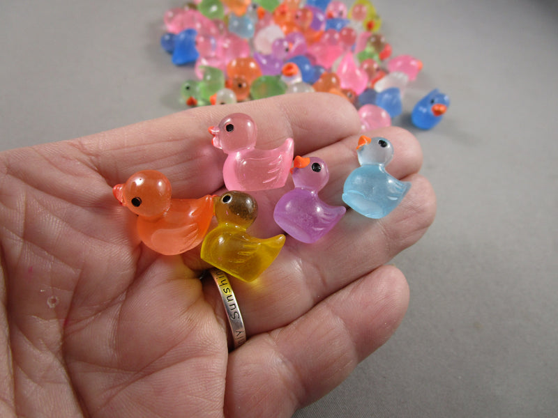 Tiny Mini Adorable Ducks!  1pc (BIN 17)