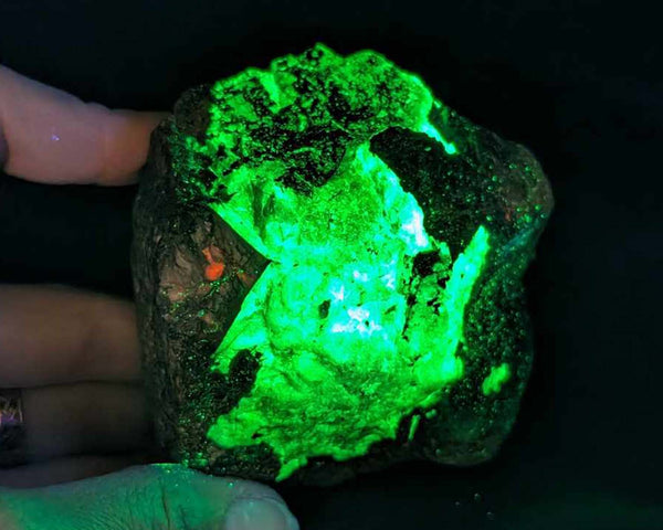 Fluorescent Mineral Specimen - Willemite 1pc B034-3