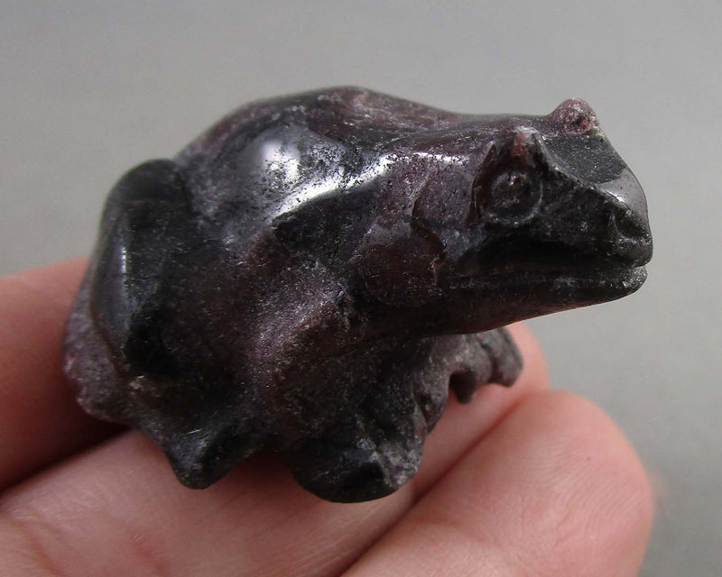 Garnet Frog Statue  1pc Z062