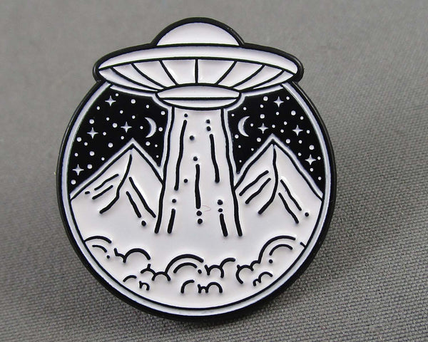 Flying Saucer Landing Enamel Pin 1pc (BIN 109)