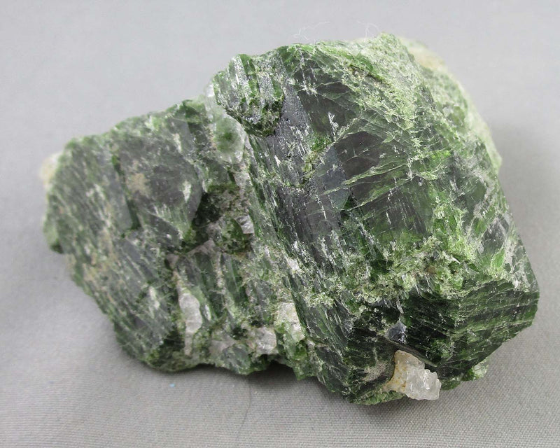 Green Diopside Crystal 1pc B091-1