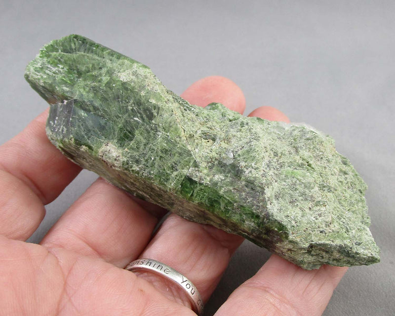 Green Diopside Crystal 1pc B091-2