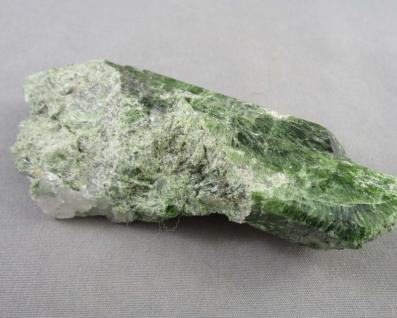 Green Diopside Crystal 1pc B091-2