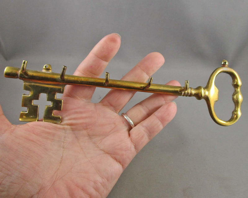 Skeleton Key Brass Key Ring Holder 1pc B095-1 (Vintage)