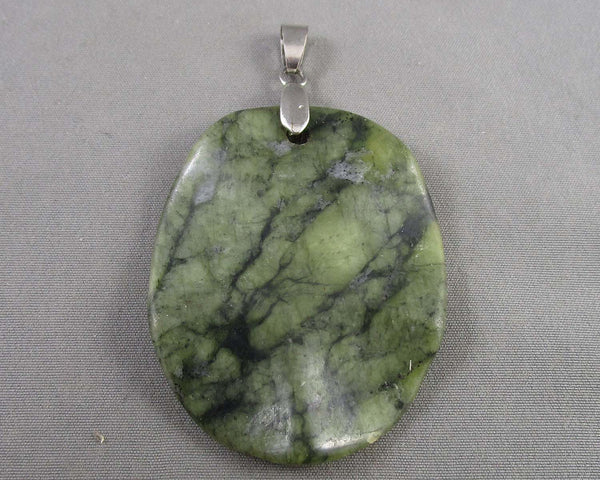 Serpentine Gemstone Pendant (Vintage) H037-11