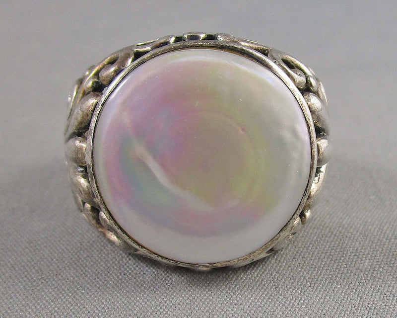 Shell Gemstone Ring Size 8 (Vintage) H037-14