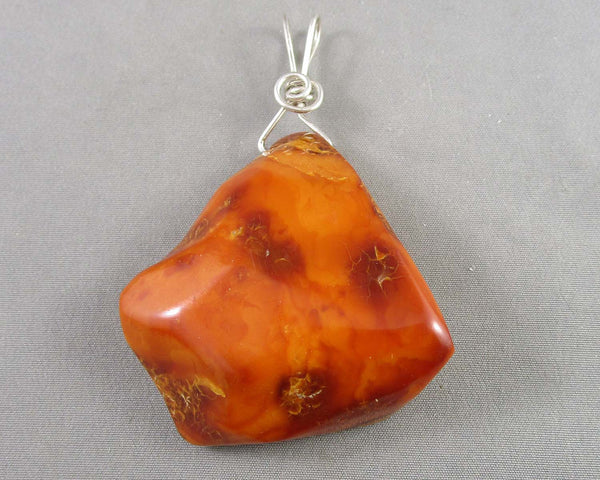 RARE!  Baltic Amber Pendant B056-1