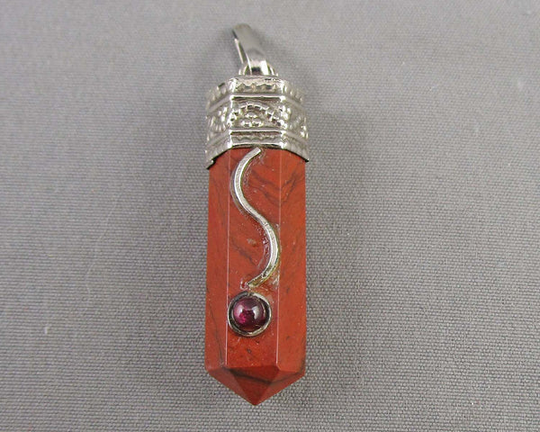 Red Jasper Gemstone Pendant (Vintage) B083-1