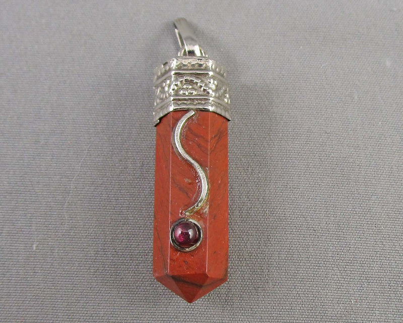 Red Jasper Gemstone Pendant (Vintage) B083-1