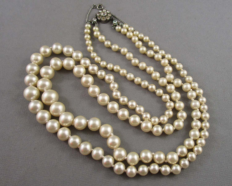 Faux Pearl Necklace SCP England (Vintage) H065-11