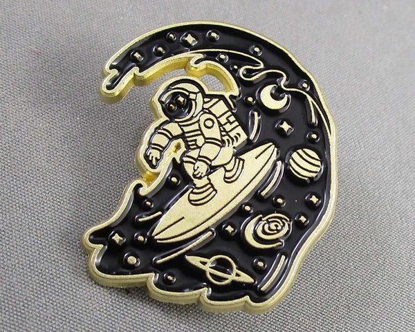 Surfing Spaceman Enamel Pin 1pc (BIN 13)