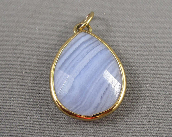 Blue Lace Agate Gemstone Pendant Vintage H066-17