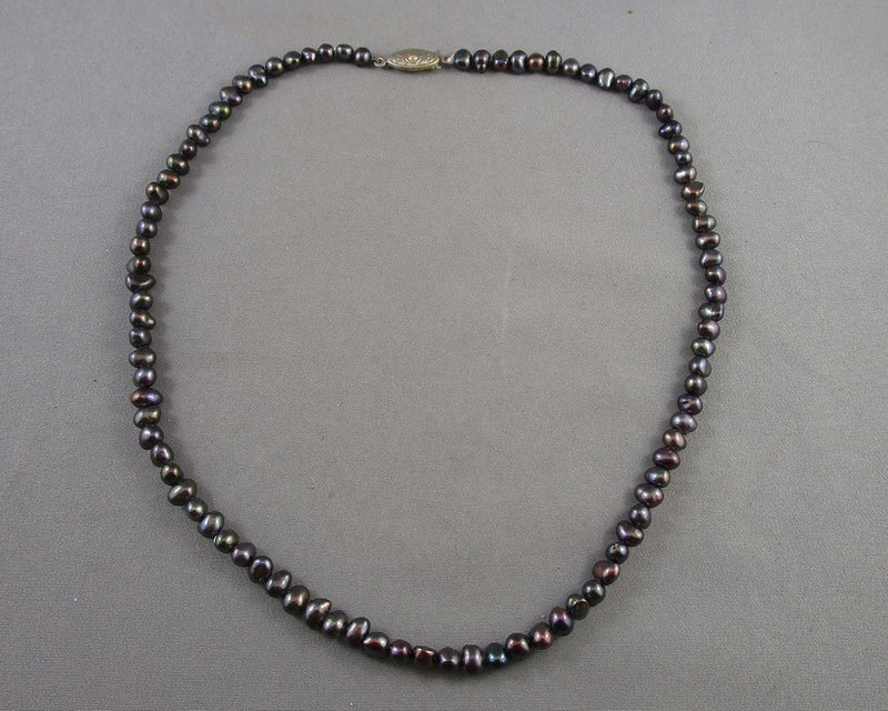 Fresh Water Pearl Necklace (Vintage) H068-12