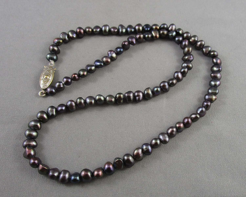 Fresh Water Pearl Necklace (Vintage) H068-12