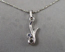 Pretty Silver Tone Pendant Necklace (Vintage) H093-12