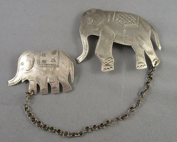 Elephants Brooch H076-1