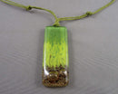 Pretty Glass Pendant Necklace (Vintage) H095-17
