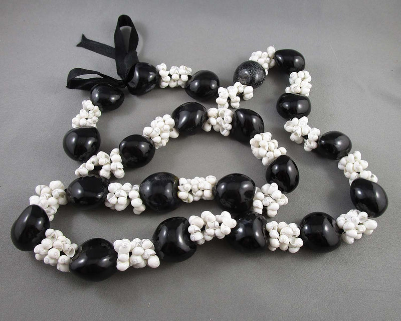 Hawaiian Kukui Nut Necklace Vintage H085-12