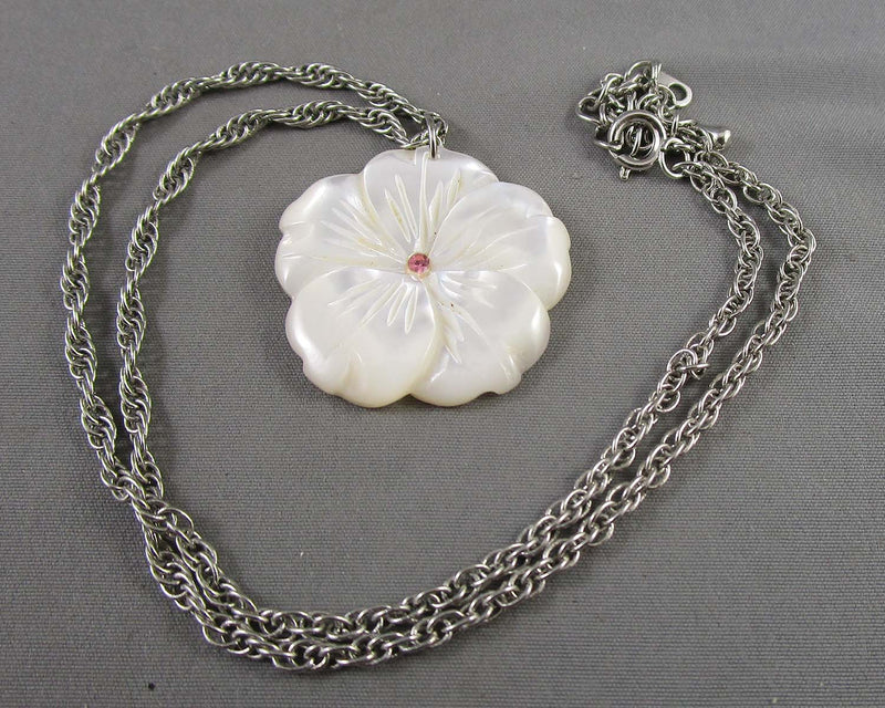 Shell Flower Pendant Necklace H085-14