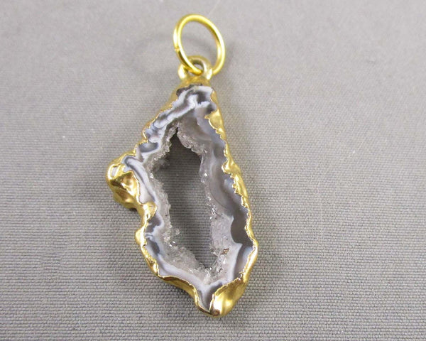 Agate Geode Pendant (Vintage) B012-19