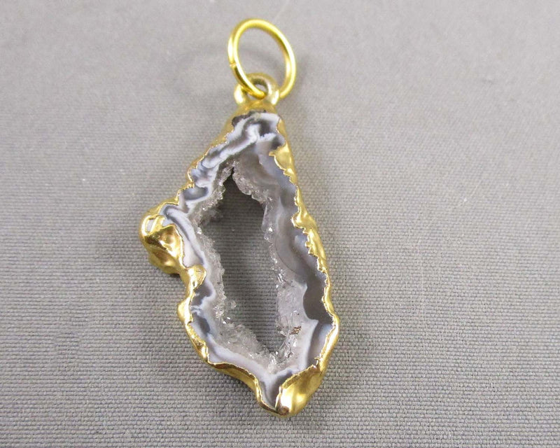 Agate Geode Pendant (Vintage) B012-19