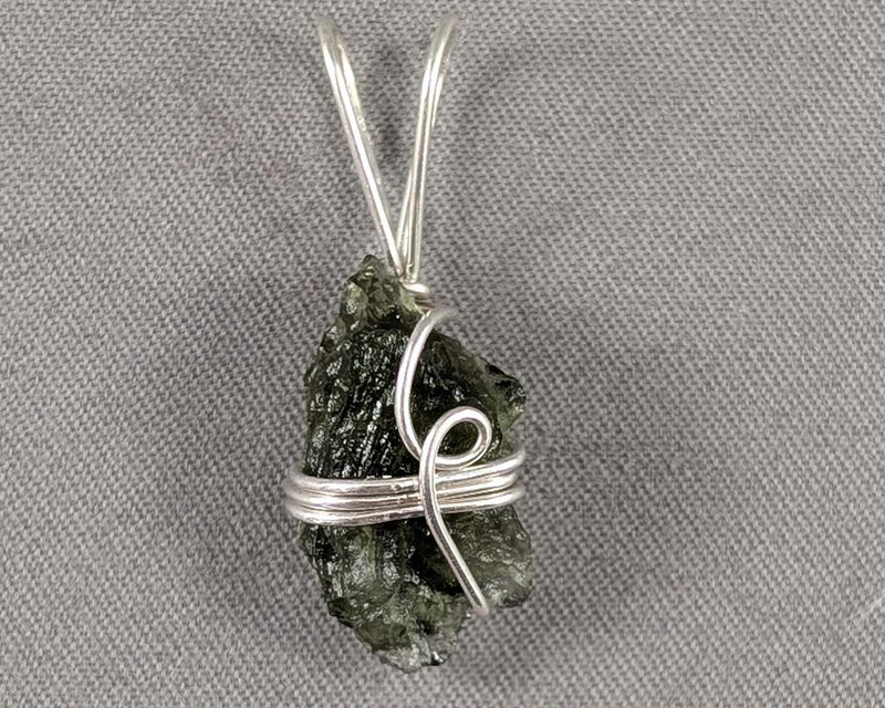 Moldavite Crystal Pendant (925 Sterling Silver) 1pc B011-1