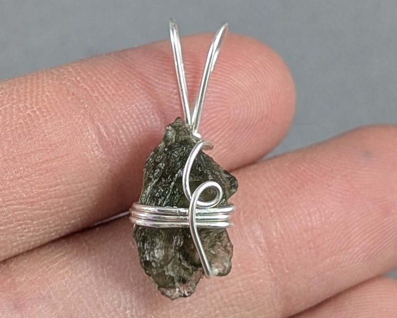 Moldavite Crystal Pendant (925 Sterling Silver) 1pc B011-1