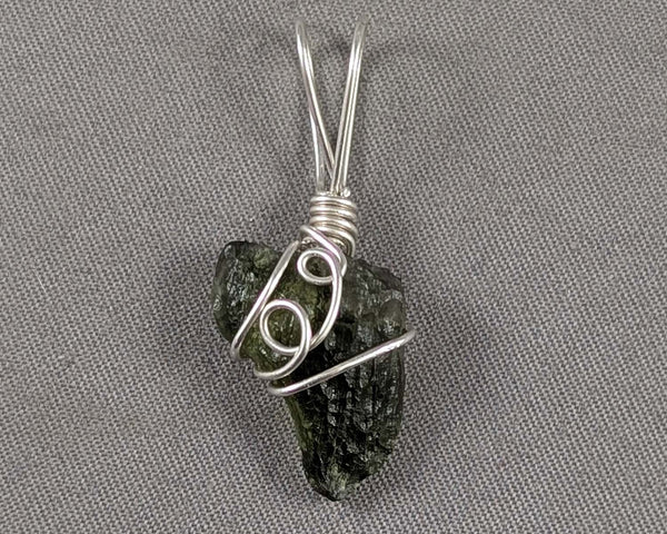 Moldavite Crystal Pendant (925 Sterling Silver) 1pc B011-2