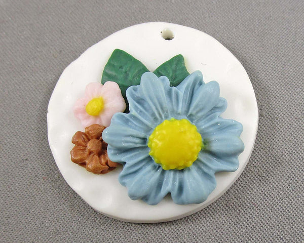 Round Pendant with Flowers Polymer Clay 1pc (5042)