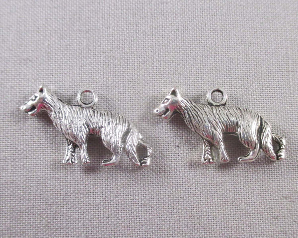 Wolf Charms Silver Tone 12pcs (1398)